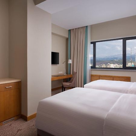 Doubletree By Hilton Almaty Hotel Exterior foto