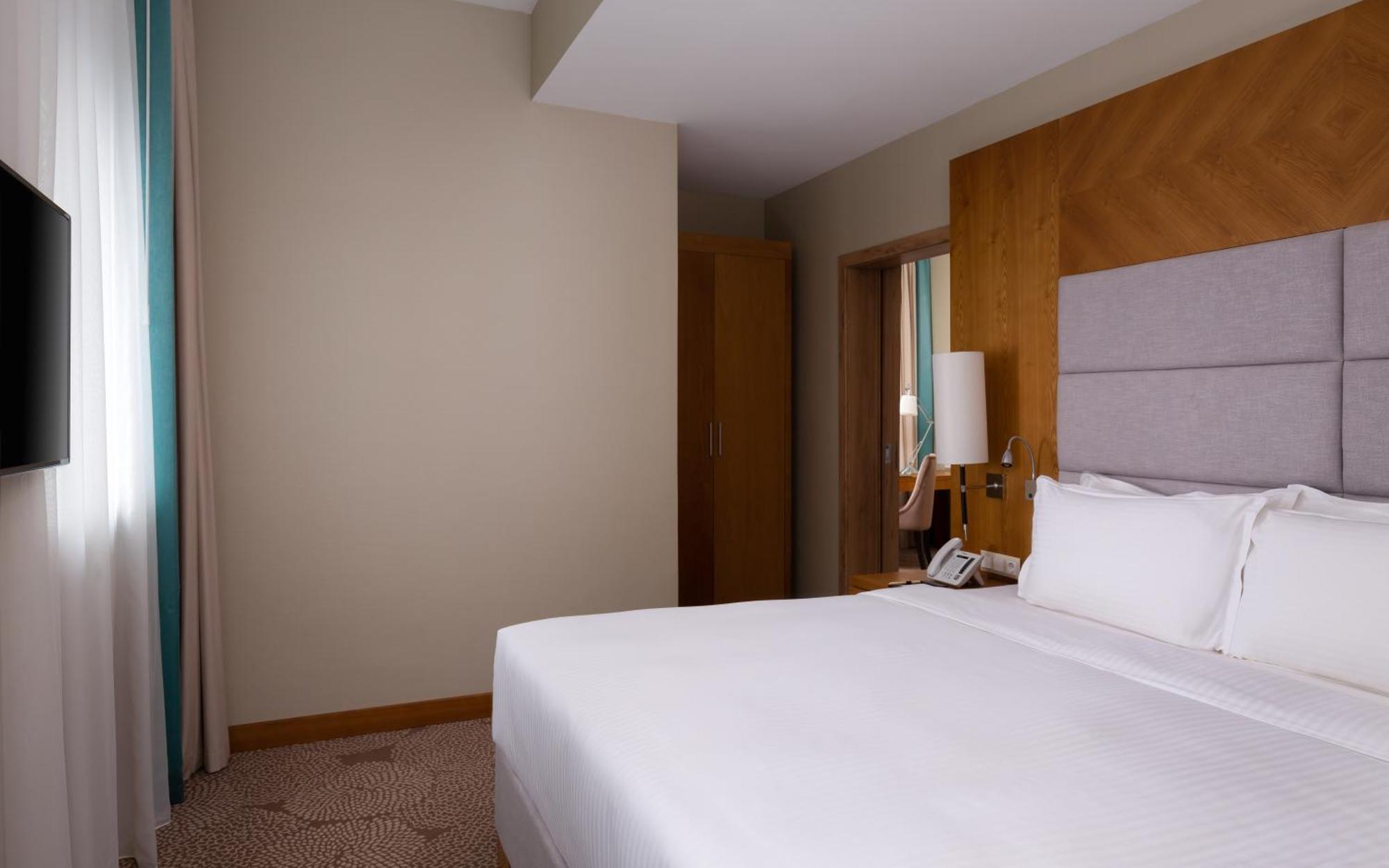 Doubletree By Hilton Almaty Hotel Exterior foto