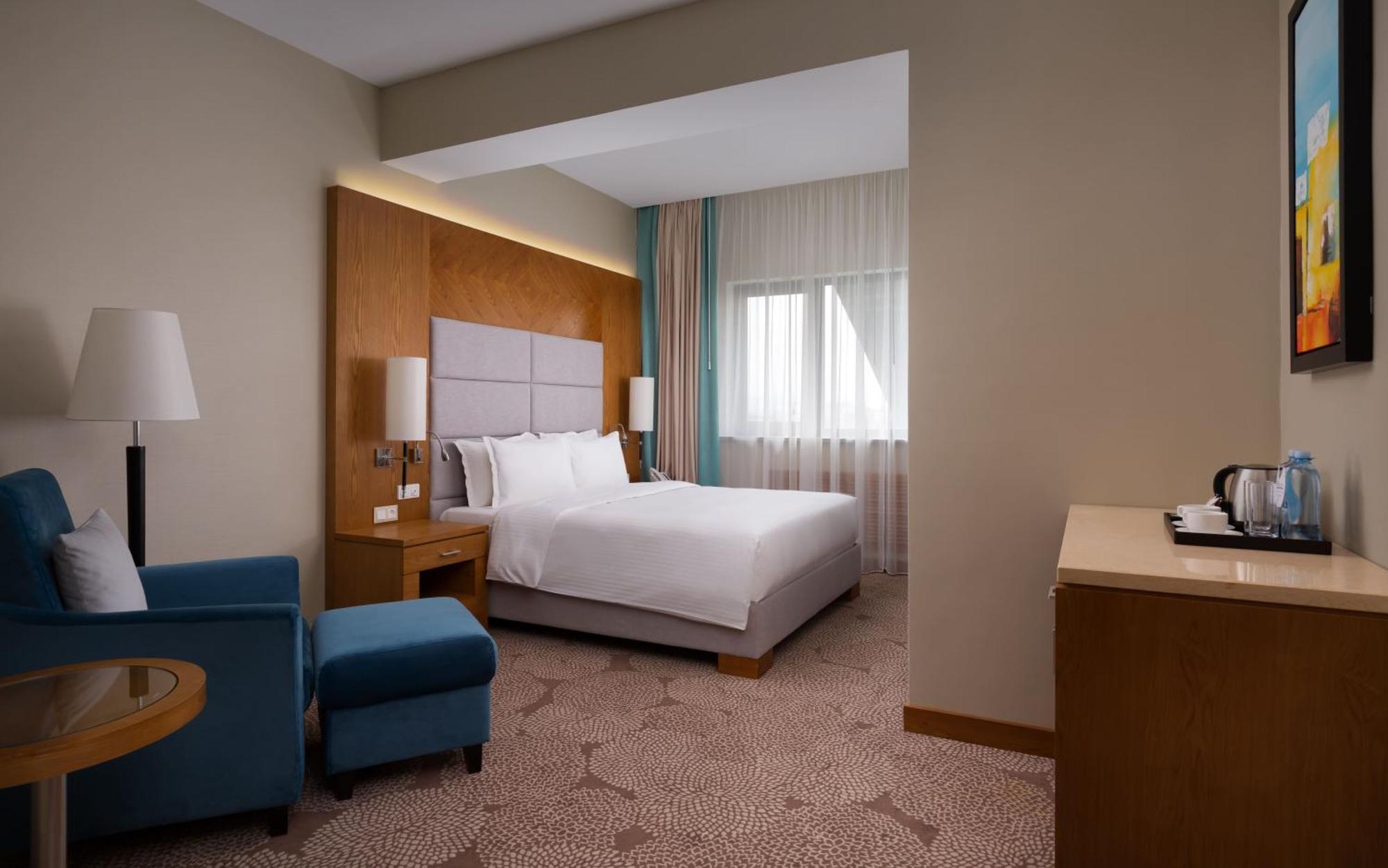 Doubletree By Hilton Almaty Hotel Exterior foto