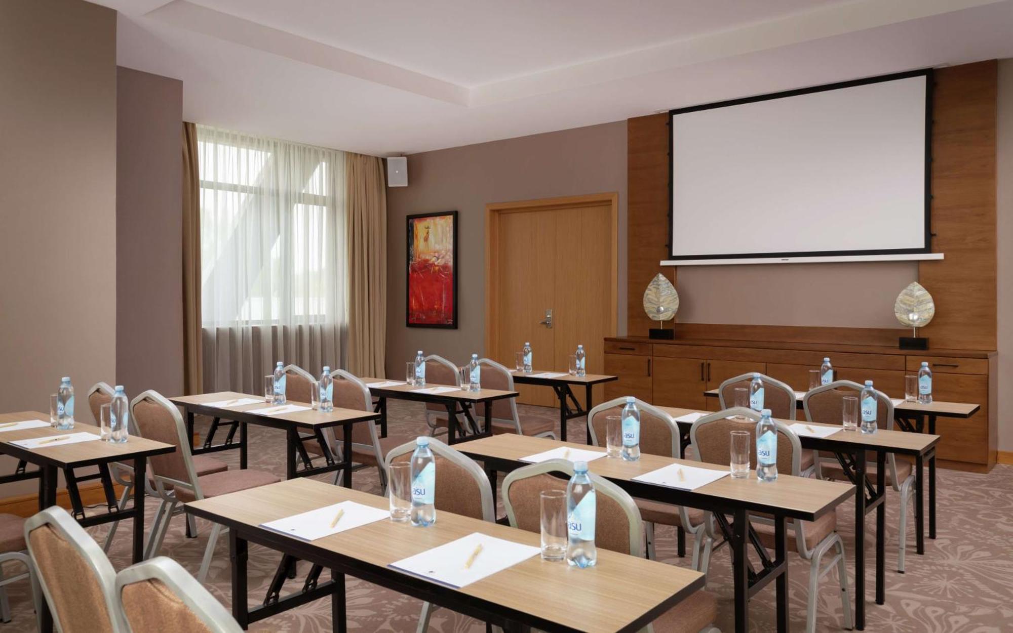 Doubletree By Hilton Almaty Hotel Exterior foto