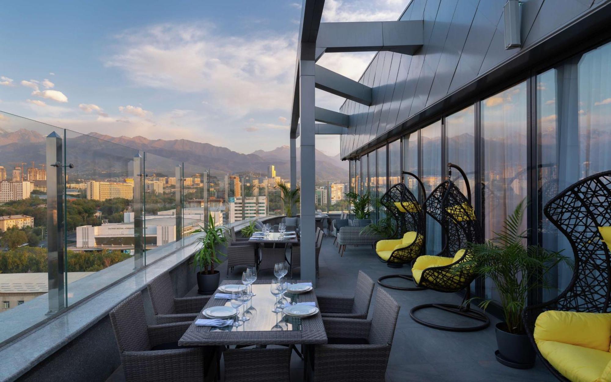 Doubletree By Hilton Almaty Hotel Exterior foto