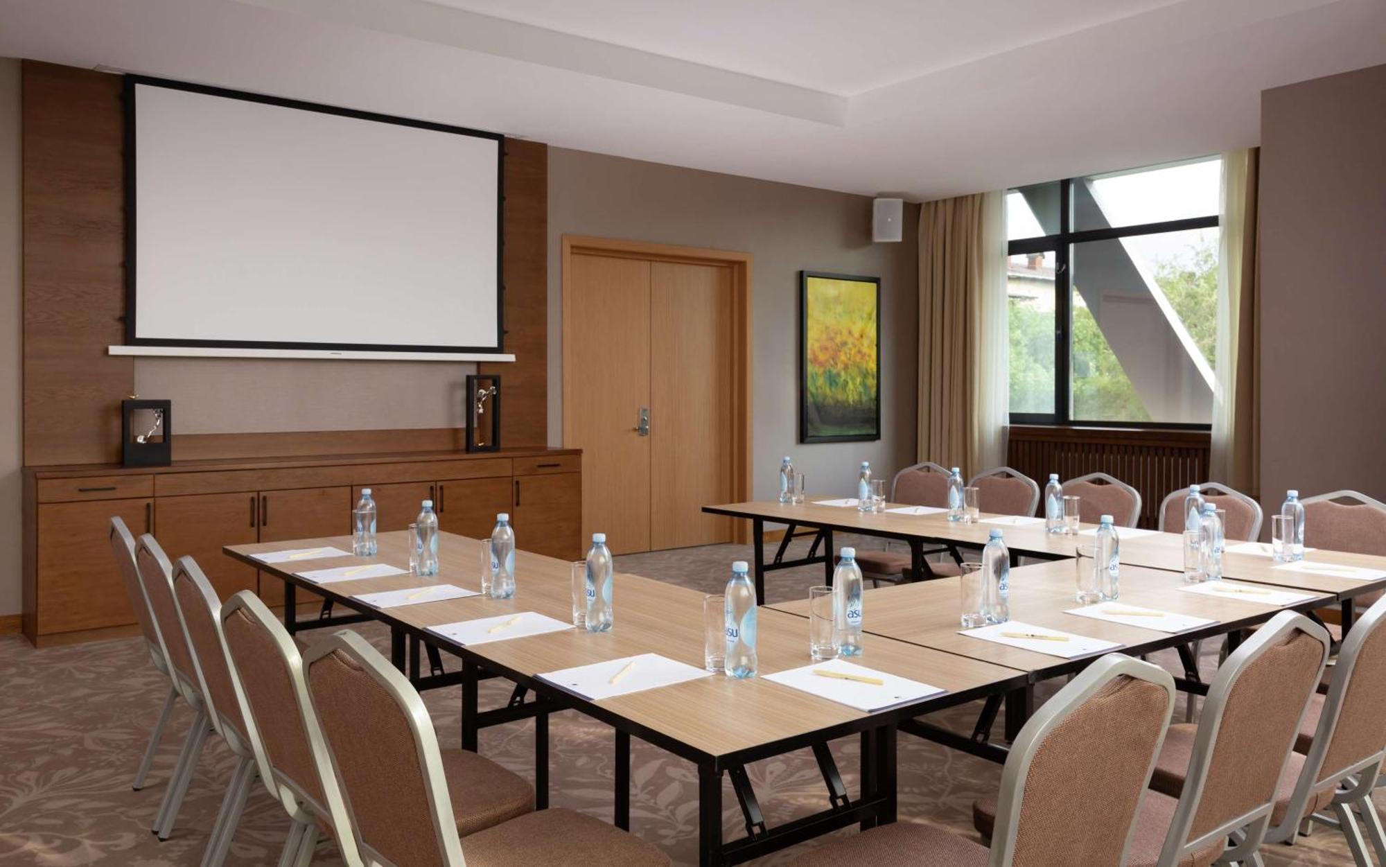 Doubletree By Hilton Almaty Hotel Exterior foto
